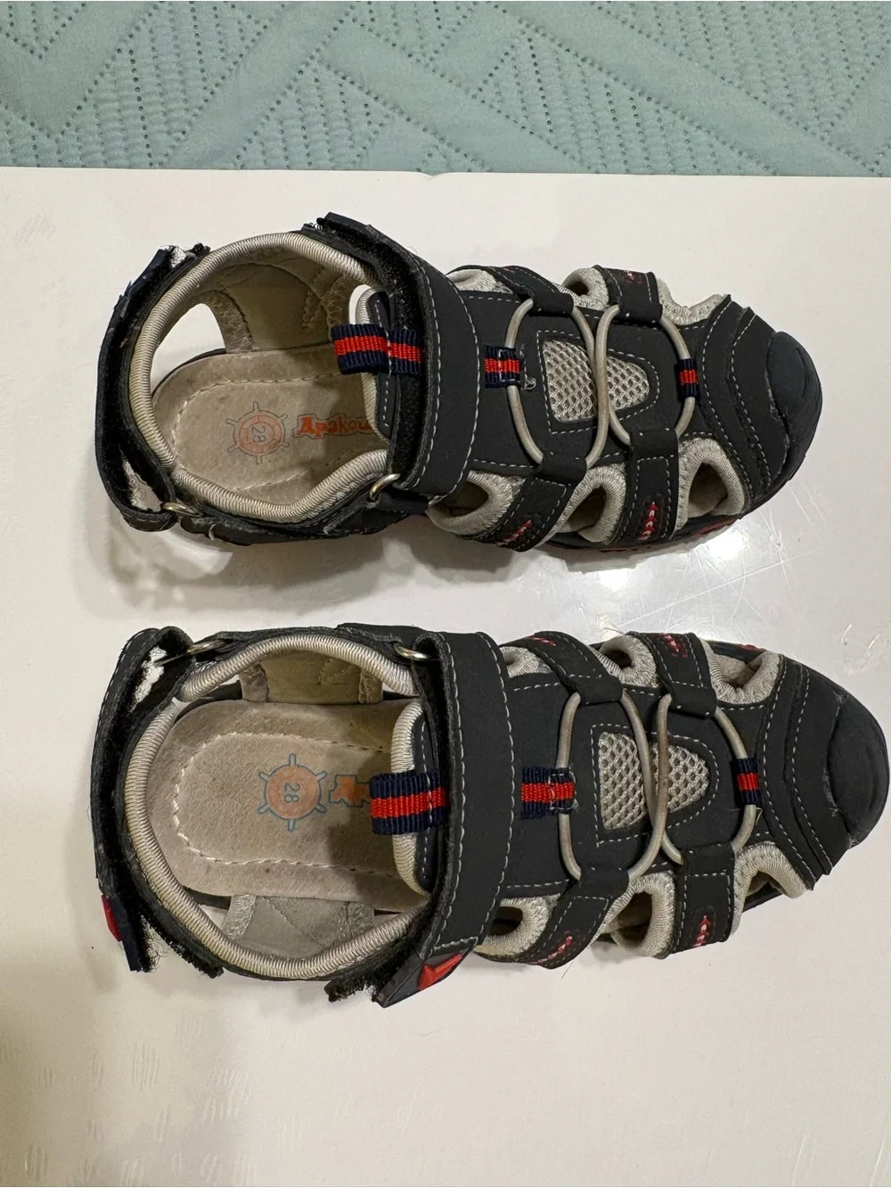 Apakowa Kids Closed Toe Sandals EU Size 28 US Size 11 (Little Kids) Gray/Black